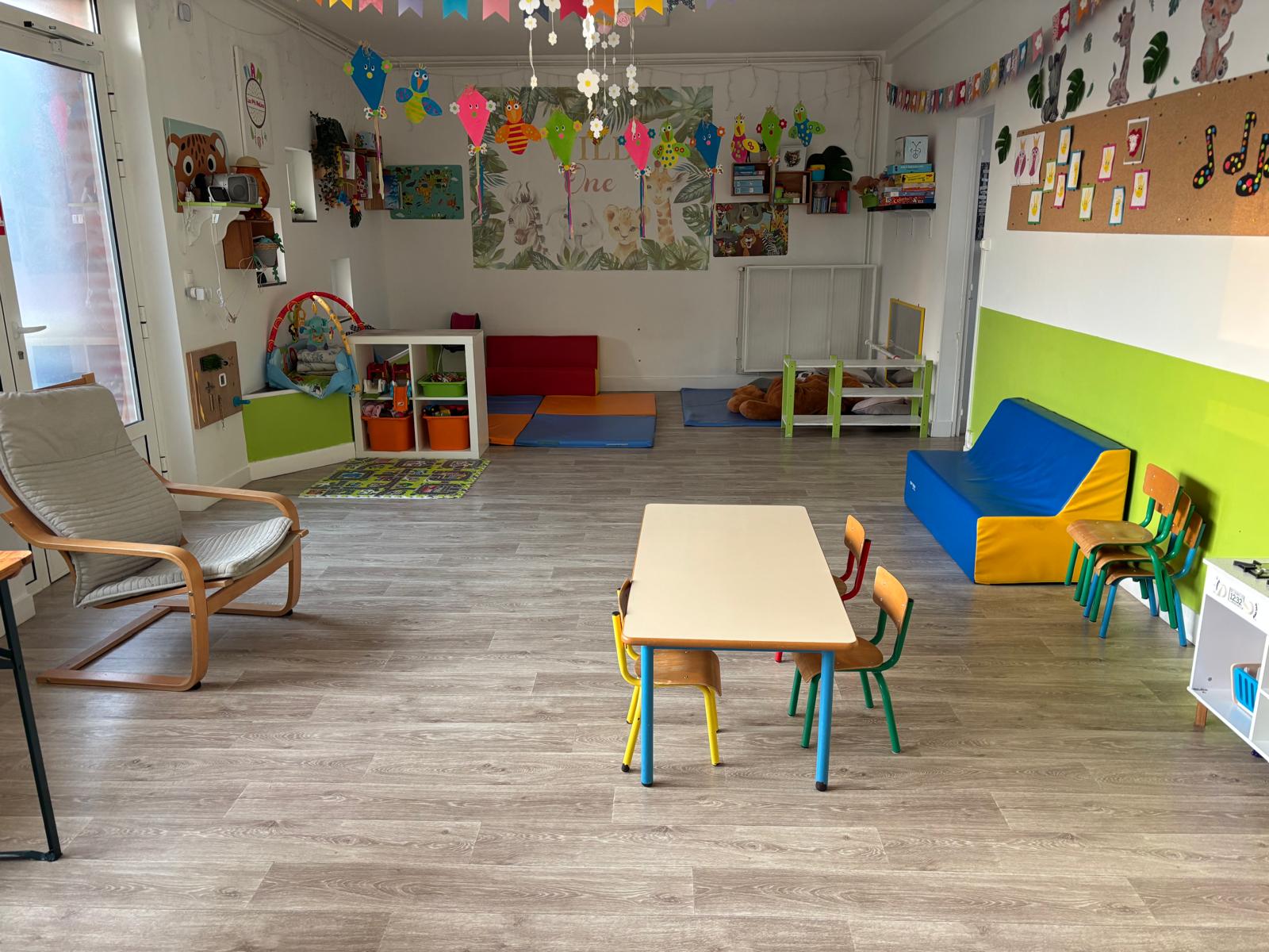 Salle d'activité lumineuse de la MAM Les P'ti Malins